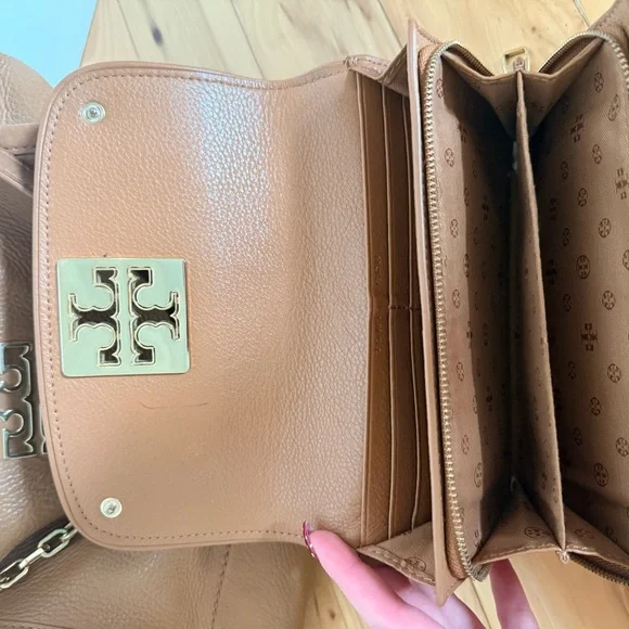 Tory Burch Tan Leather Shoulder Bag Set - Picture 8 of 11